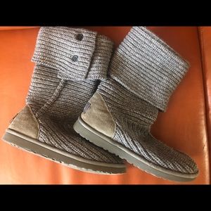 Cardigan knit tan UGG boots